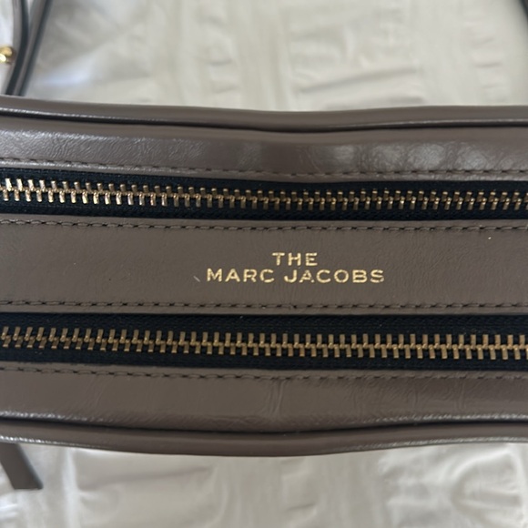 THE Marc Jacobs Taupe Quilted Crossbody Softshot 21 Bag with Gold Accent - Picture 5 of 10